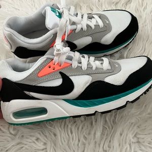 Nike 90’s air max.